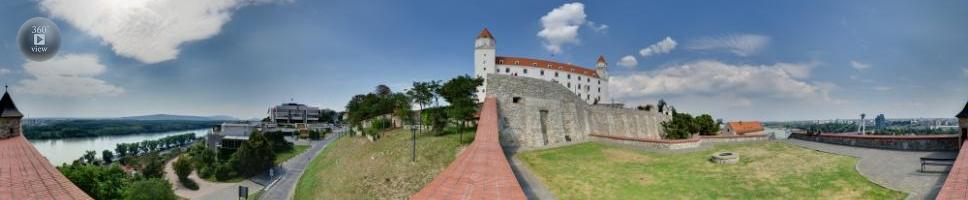 Bratislavský hrad - južné nádvorie s vežičkou